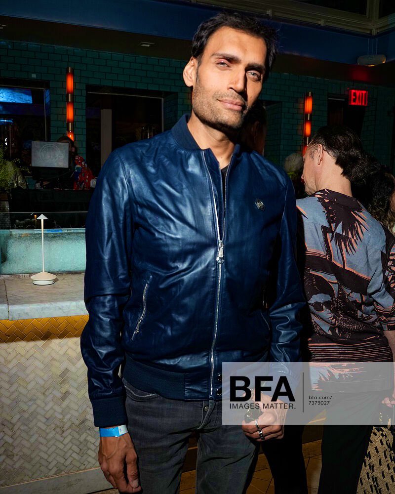 JeetendrSehdev's tweet photo. Whatcha looking at? 
Fit: Philipp Plein
📸: Miguel for BFA Images
#NYFW #UntitledMagazine #BlueMood #mondaymotivation #philippplein #blueleatherjacket #blueMonday https://t.co/MOgQjg1z2Y