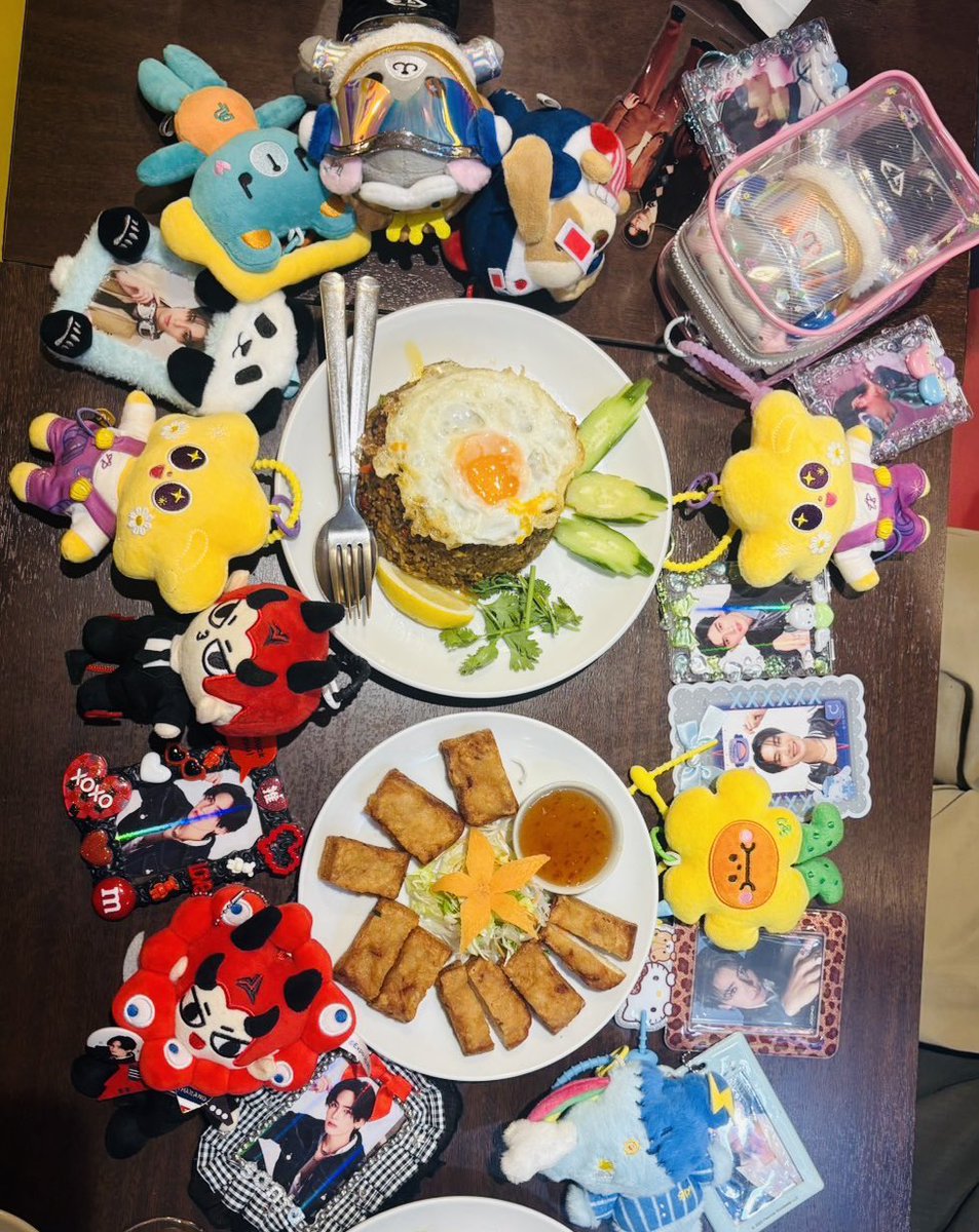 今日の鑑賞会も楽しかった𓂃𓈒𓏸︎︎︎︎
曲も良いし歌も上手いし演出も良いし最高のコンサートでした👏
今日もたくさん笑ったみんなありがとう〜また来月✧˚₊‧
