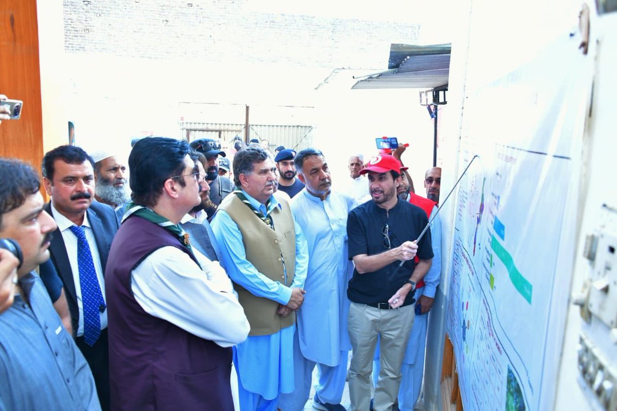 PRCSKP_Official's tweet photo. Governor KP @fkkundi  visited a Red Cross health camp in #Buner with PRCSKP Chairman Farzand Ali Wazir . He praised the #RedCross for providing quality healthcare and stressed the need for greater collaboration with welfare organizations to support remote communities. https://t.co/18wsMnbARI