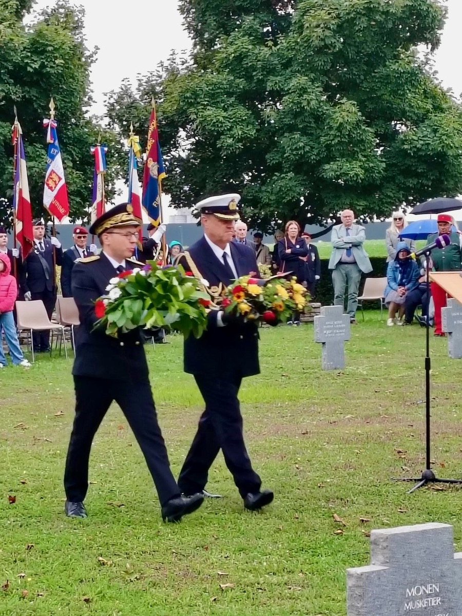 AllemagneDiplo's tweet image. 🇩🇪🇫🇷 Deux commémorations pour une mémoire partagée: les 111 ans de la bataille de la Marne à Mondement &amp;amp; Connantre, et les 30 ans du partenariat entre les réservistes de Compiègne &amp;amp; de Landshut. Cette coopération est la clé d’une amitié vivante au cœur de l’Europe.