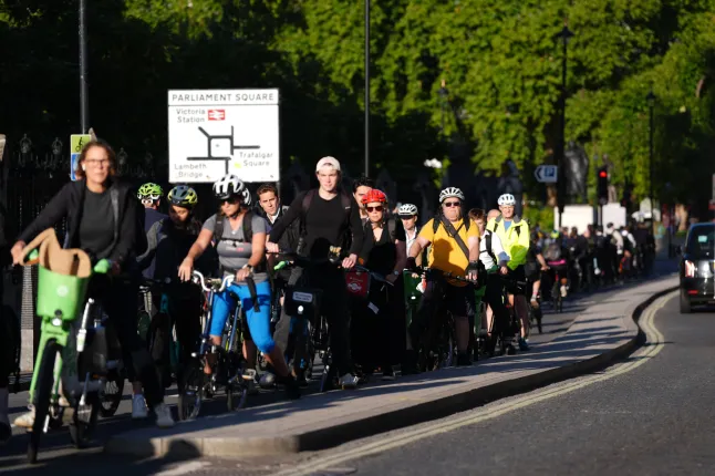 🧵Tube strikes mean last week was huge for cycling in London &amp; some will keep cycling, having found the freedom &amp; fun. 

Key moments in case you missed it all! LCC campaigning won safe cycle routes everyone used, but we need many more as we told Metro: bit.ly/3Vjc1Ts