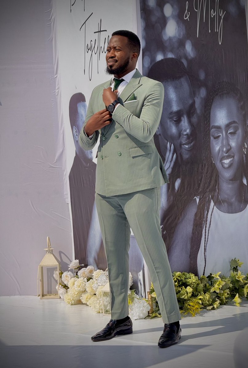 peterson Rumari (@owarumari) on Twitter photo public Announcements, ninyenda kubahamiza ngu MC🎤 mutungyire ni <a href="/UncleMarkUganda/">Uncle Mark</a> nw nimburaho ente zokujuga then chairman wembaga ni uncle <a href="/RonnieMcVex/">Mr Good News</a> public Announcements, ninyenda kubahamiza ngu MC🎤 mutungyire ni <a href="/UncleMarkUganda/">Uncle Mark</a> nw nimburaho ente zokujuga then chairman wembaga ni uncle <a href="/RonnieMcVex/">Mr Good News</a>