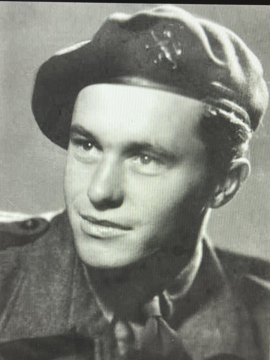 #herdacht - 15/09
Adjudant-chef Georges Oscar Vlieghe
Geb. 29/1/1923 Nukerke
Gest. 15/9/1960 Gandajika Congo
Technisch adviseur bij troepen Kalonji Zuid-Kasaï
Stamnr. S/18259
Neergeschoten terwijl hij aan het rijden was door scherpschutter
<a href="/Defensieblog/">Defensieblog</a>