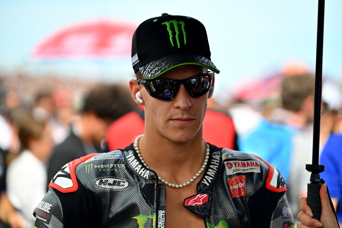 Fabio Quartararo sebut motor V4 Yamaha masih miliki masalah yang sama dengan Inline 4 mereka!

Setelah mencoba prototype V4 Yamaha di Catalunya dan Misano, Fabio merasa sensasi dari motor tersebut mirip dengan YZR-M1 mereka saat ini.

Namun ia mengungkapkan masalah yang dialami