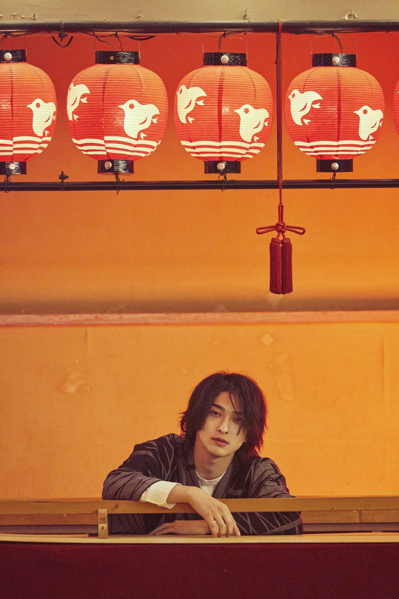 eiga_natalie's tweet photo. 横浜流星の2026年カレンダー発売、本人発案により「国宝」「べらぼう」ロケ地で撮影

購入特典ポストカードの絵柄4種も解禁
詳細はこちら🔽
https://t.co/XdkogTrOx8

#横浜流星 #国宝 #大河べらぼう https://t.co/CepKGnuhij