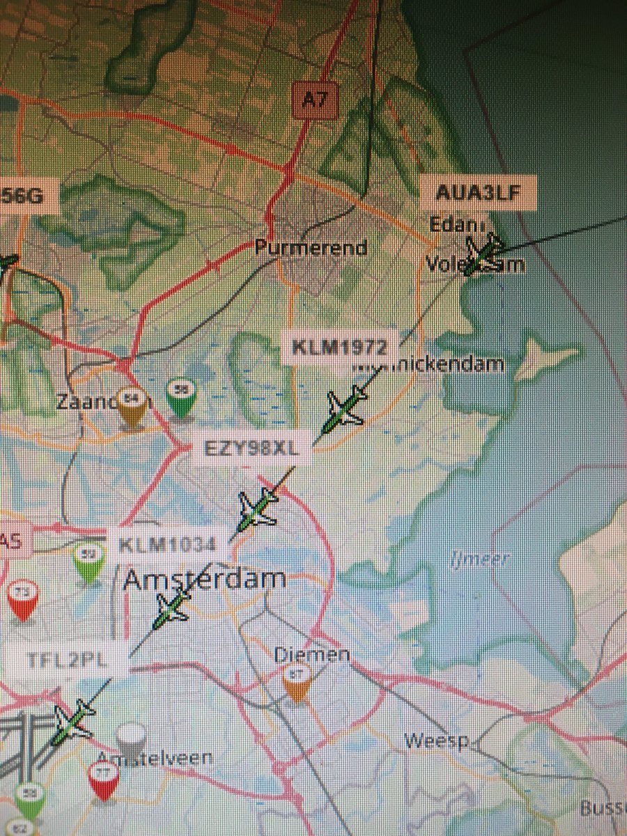 Zie hier de luchtvaartterreur:

Wat ooit de aanvliegroute voor uitsluitend noodgevallen was, is nu dagenlang DE ENIGE LANDINGSBAAN. Iedere minuut over 100.000den mensen 80 decibel en meer. DE HELE DAG!

Wie redt ons?  <a href="/DeGroene/">De Groene Amsterdammer</a>  <a href="/nrc/">NRC</a> <a href="/FicqPartners/">Ficq & Partners</a>