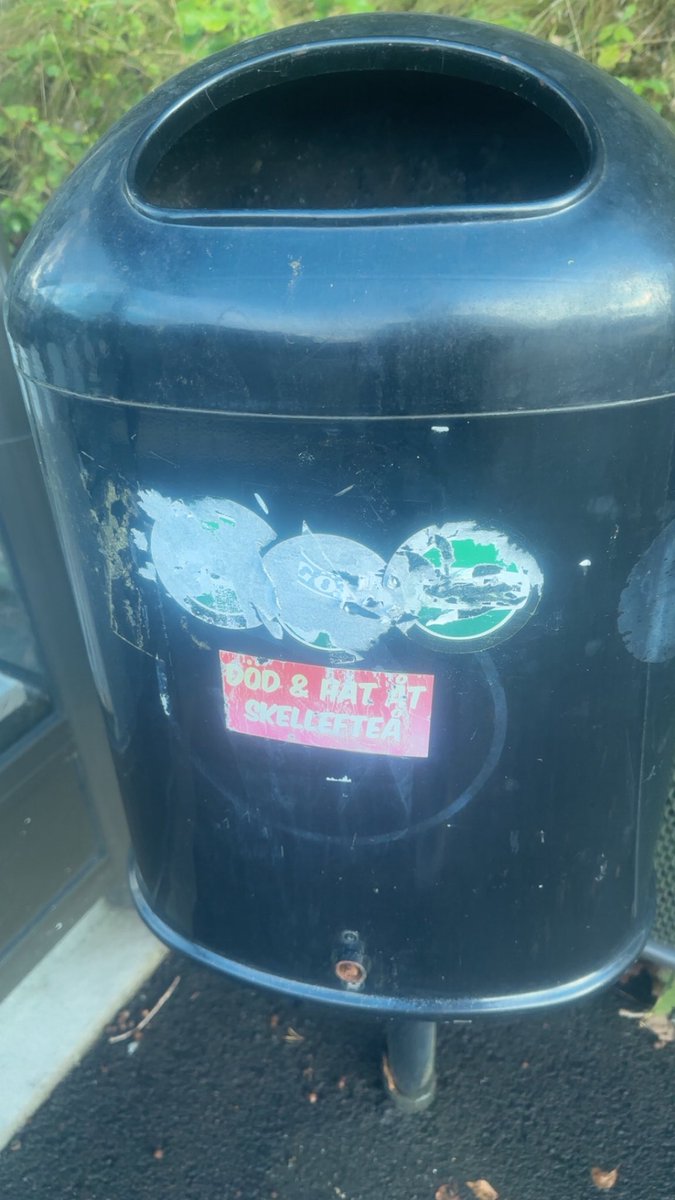 Har ett ständigt klibbkrig hemma vid hållplatsen, men en är alltid kvar, alla hatar Skellefteå.