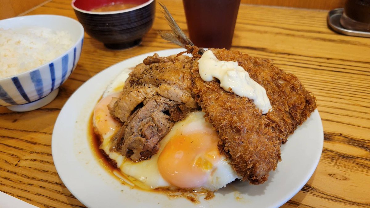 classLabo's tweet image. 数日前 #豊洲市場 #八千代 でランチした

以前から気になっていたチャーシューエッグ定食(+アジフライ)をオーダー

柔らかで肉肉しいチャーシューと肉厚で食べごたえのあるアジフライは個人的に満足度が高かった😋
#ラボ飯