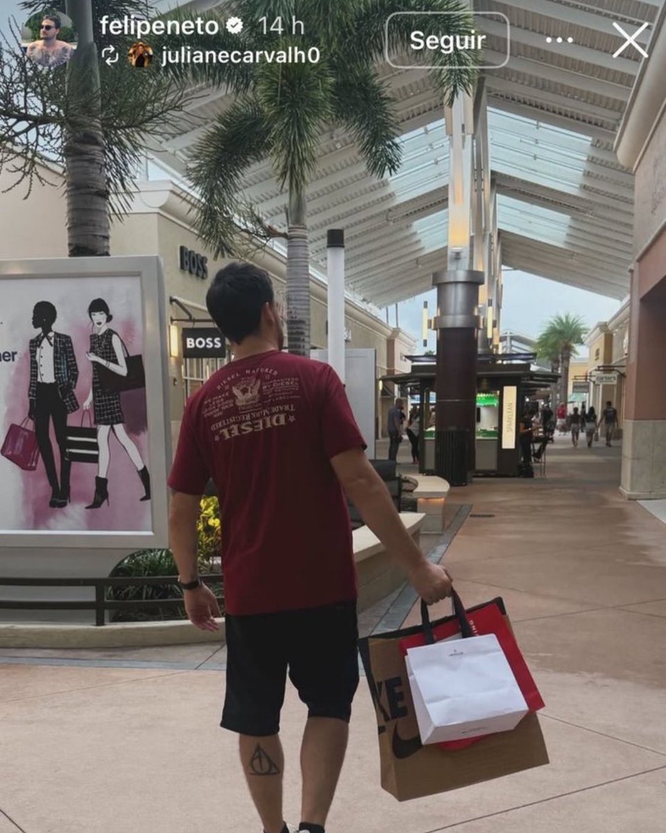 falapedroso's tweet photo. Felipe Neto apagou todos os tweets e foi dar um passeio na terra do Tio Sam.

É sempre assim: critica o capitalismo americano mas adora um outlet… https://t.co/ouz9IVHcB4