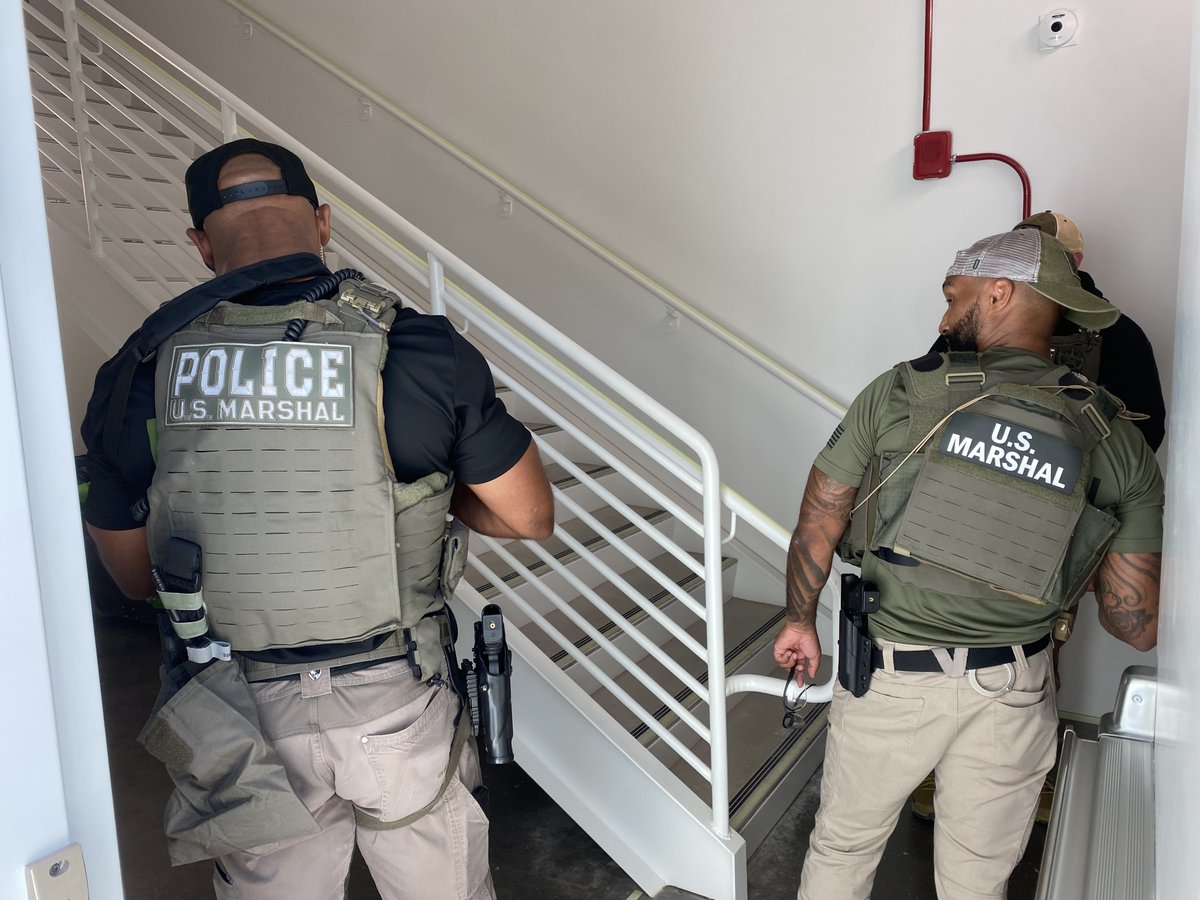 USMSCedarRapids's tweet photo. Recently, USMS N/IA trained with USMS S/IA in a joint district active shooter training.

#USMS #Training #LawEnforcement #NIFTF #SIFTF https://t.co/W5BqfsXvoS