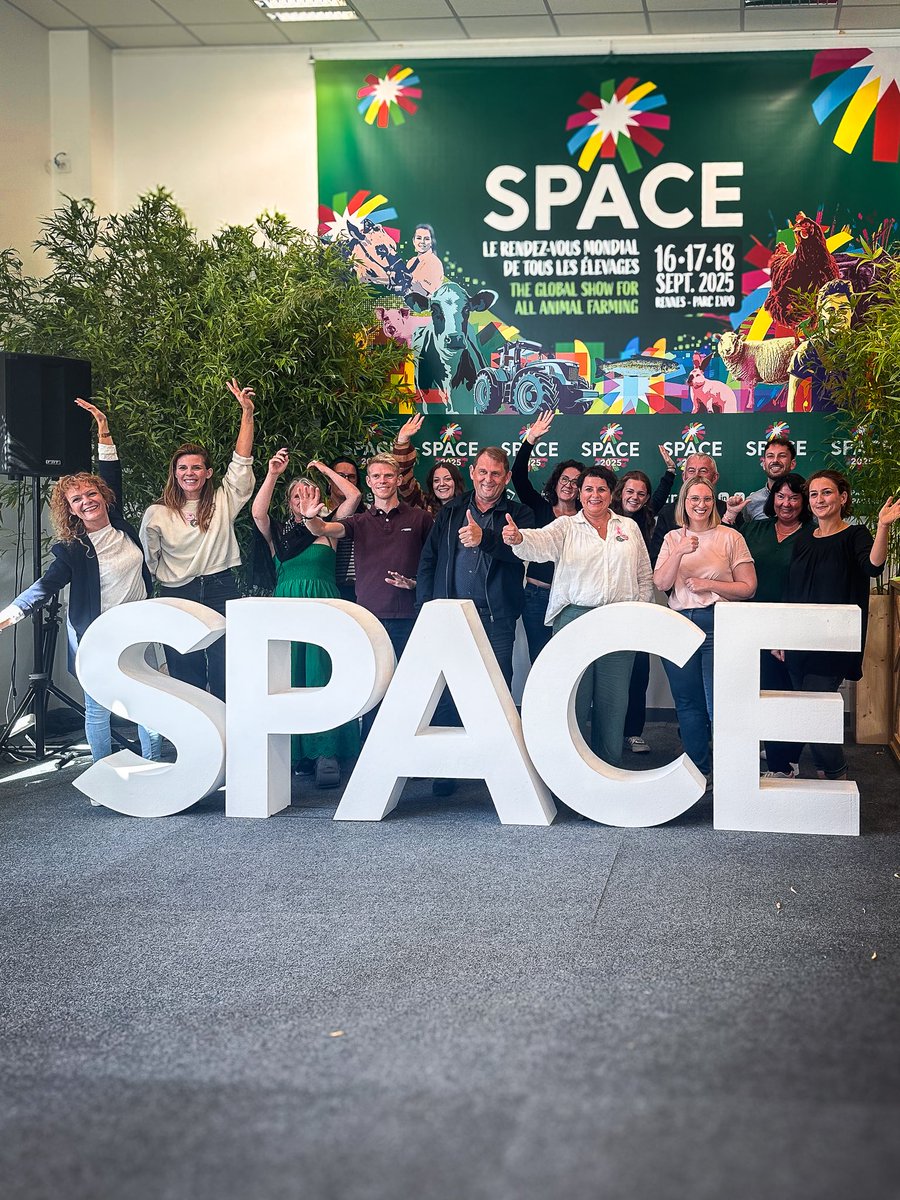 Derrière le #SPACERennes, une équipe motivée ! 
Derniers préparatifs avant l’ouverture des portes demain… on a hâte de vous retrouver ! 🚀