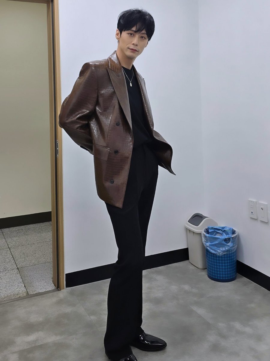 다리가 끝도 없이 길어요
