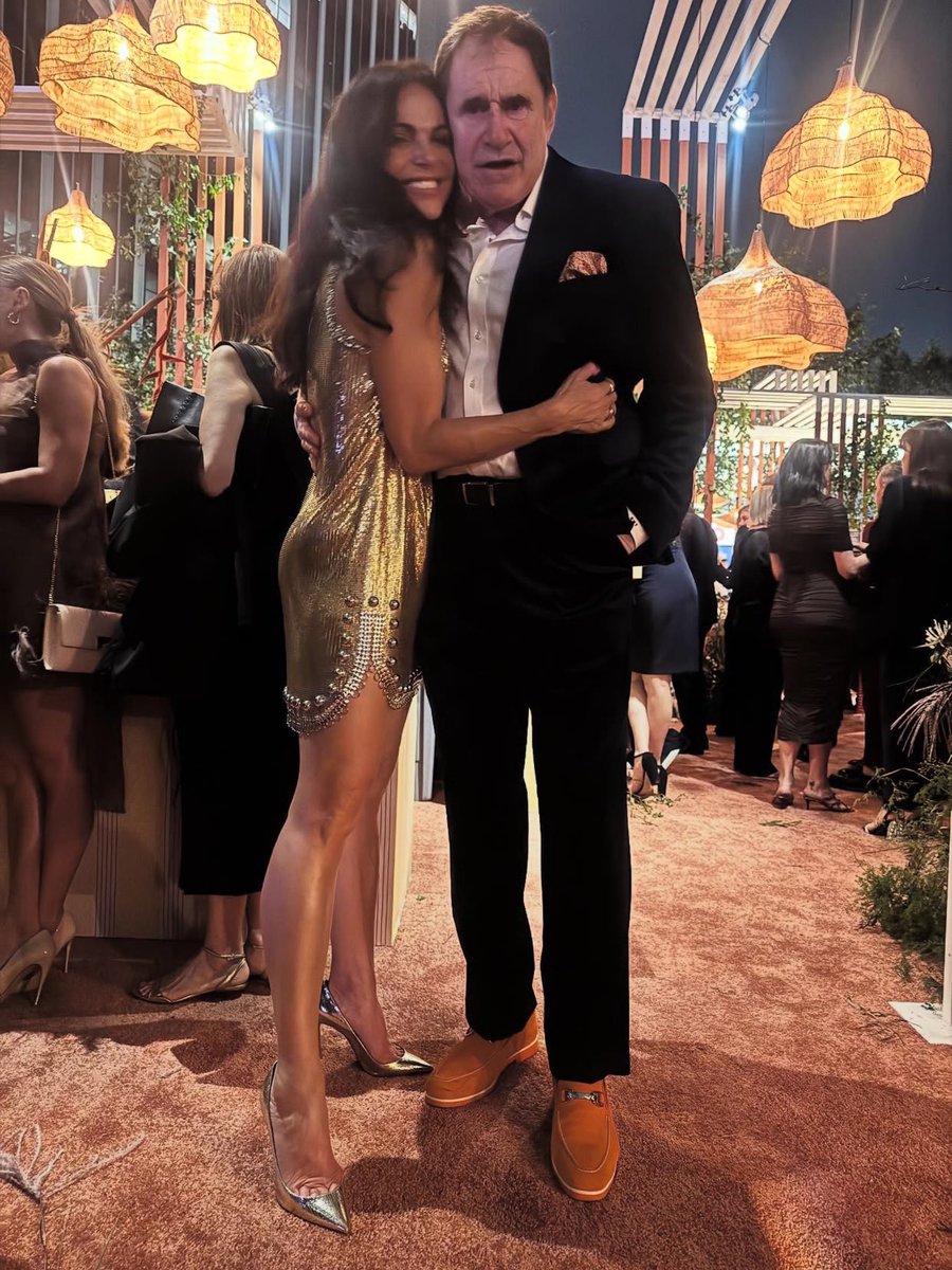 BRParrilla's tweet photo. 📸 | “Brilho e risadas na Evening Before Party. Destaques: reencontrar o lendário Richard Kind depois de mais de 20 anos e brindar com orgulho a “The Rainmaker” ao lado da minha parceira de crime (e par mais lindo) Madison Iseman.” — Lana Parrilla em nova atualização em seu Instagram. ✨💃🏽 🥂