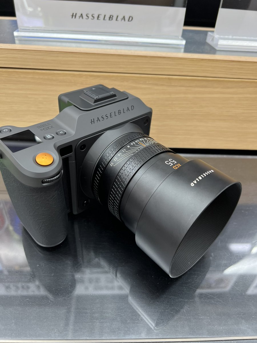 📸深夜のカメラ雑談

Hasselbladの『X2DII 100C』を触る機会に恵まれたので、気になるレンズを装着していろいろ試してきた

いわゆる中判デジタルカメラ、
1億画素の世界の入り口を少しだけ覗けたので今回は満足

個人的にはポートレート撮影で使ってみたい