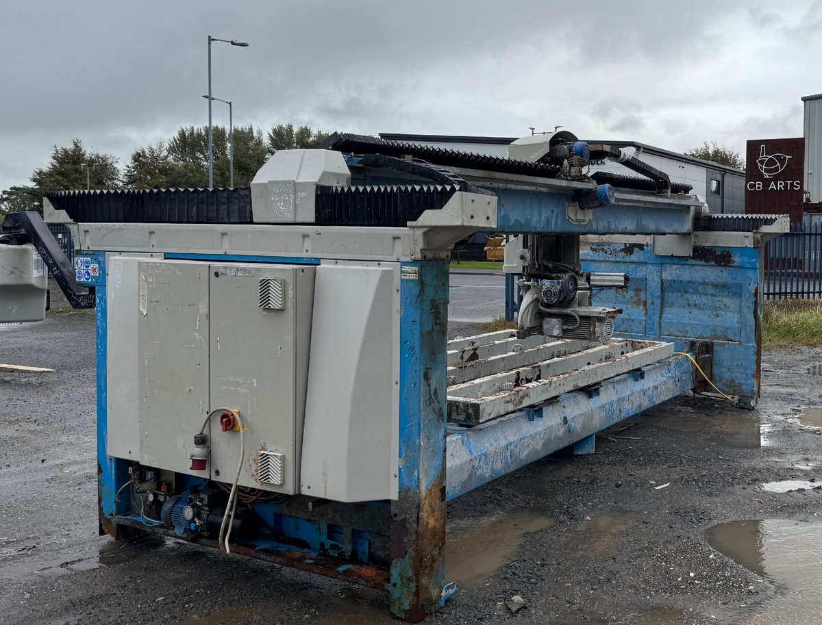 SPECIAL PRICE OFFER! 

Monoblock Bridge Saw - sold as seen

In good working condition; for more information please call 01229 480800