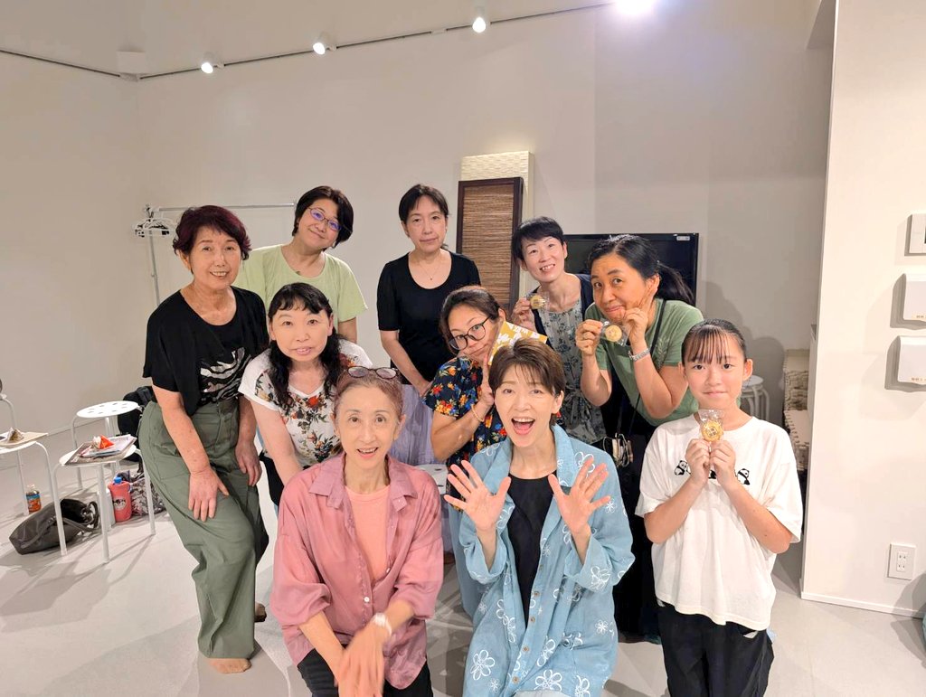 wakaba_shouten's tweet photo. 若葉ひろみ より
本日(9/15)西小山スタジオ、シーンクラス、皆さんです、
なんと! 五月梨世さんフラッと、参加、クラスは大盛り上がりでした🕺
#若葉ひろみ
#五月梨世
#Studio16 https://t.co/00OE73ue9D