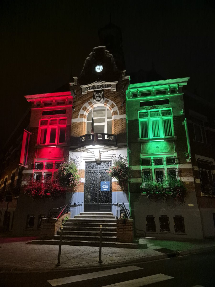 Bonne proposition <a href="/faureolivier/">Olivier Faure</a> ! Demandons aussi à <a href="/EmmanuelMacron/">Emmanuel Macron</a> que les préfets ne déférent pas au tribunal pour ce pavoisement.
Sinon, on peut aussi trouver des petites techniques, comme à <a href="/villefachesthu/">Ville de Faches-Thumesnil</a>.
En plus, c'est beau ! 😍🇵🇸