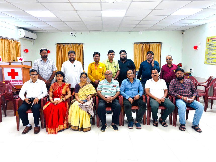 🩸 A meeting of the Awareness Committee was held at CRCBC, Cuttack, led by Dr. C.P. Das with Dr. K. Dei, Dr. R.K. Biswal &amp; members.

Focus:
✔️ Better blood donation camps
✔️ Increased blood collection
🙏 Donate blood, save lives!
#RedCross #DonateBlood #Cuttack