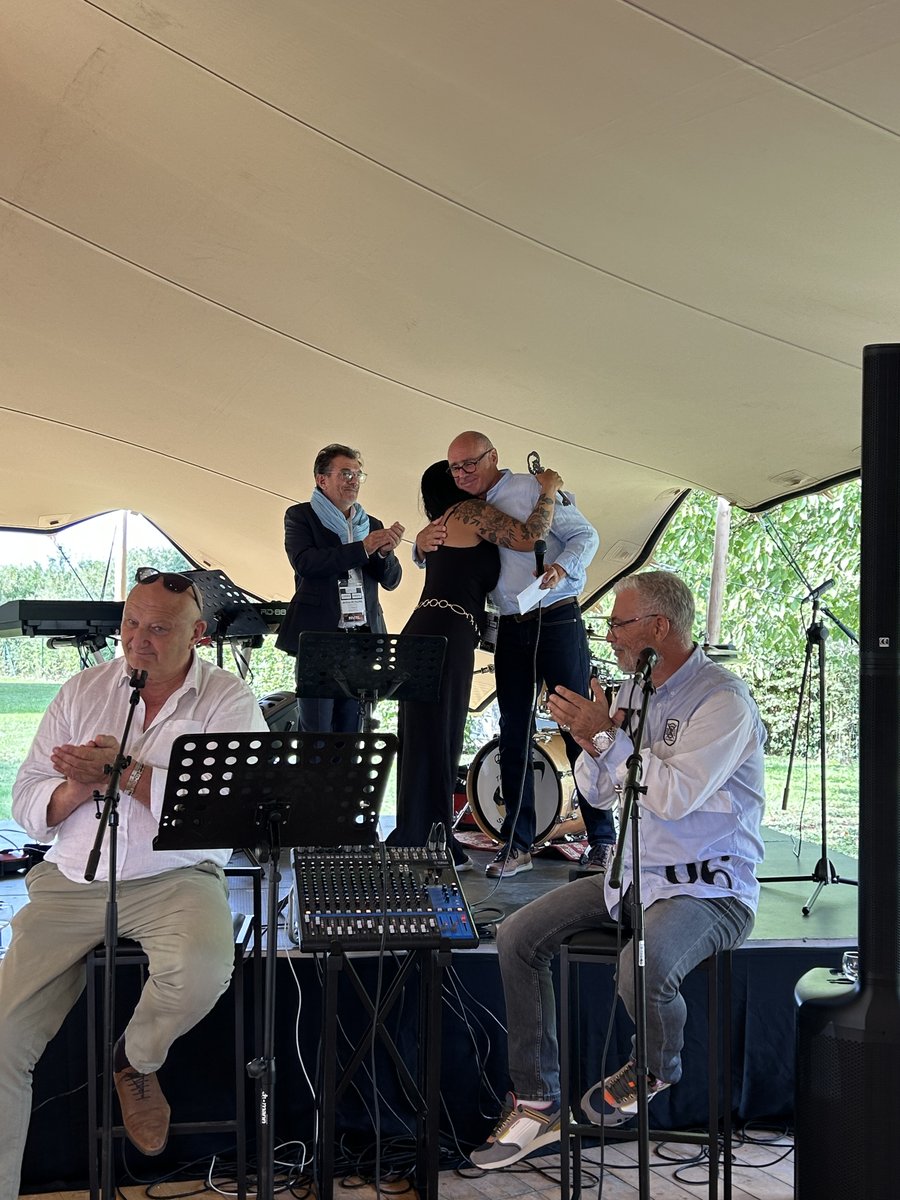 CEBATEC_BIM's tweet image. ✨Vendredi nous avons réuni plus de 150 invités pour célébrer le départ à la retraire d’Hubert CHANET, la reprise de Cosinus et Enerpol par Laëtitia SORIANO et la nomination de Jérôme DE FILLIPIS comme directeur d’agence.

#cebatec #cosinus #enerpol #fbsconcept