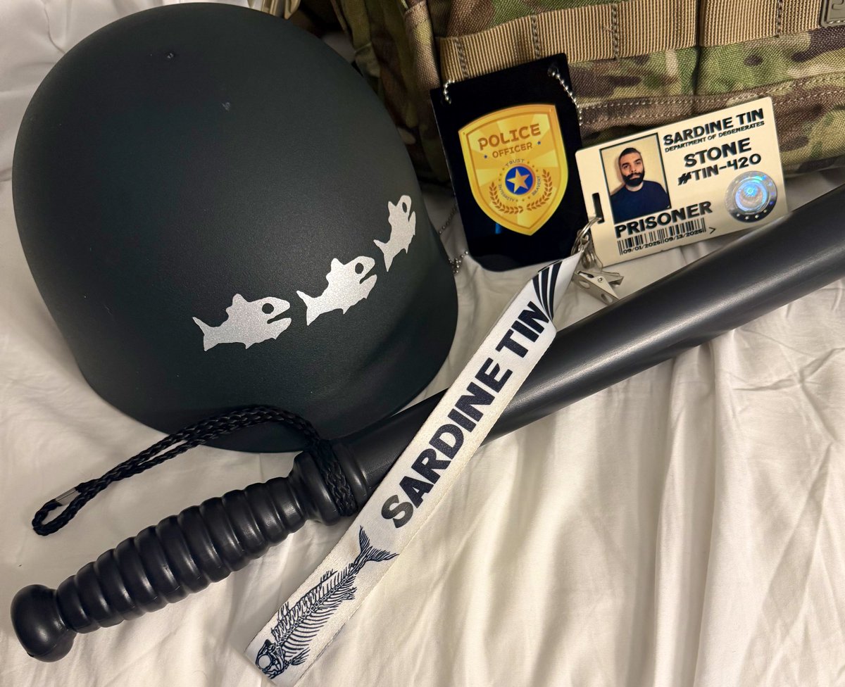 If living this empty life is a crime, then I’ve served my time👮🏻‍♂️💜⚖️

#sardinetin #fishtankdotlive #sardinetin2