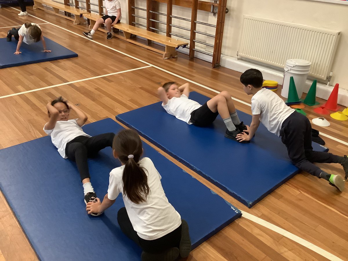 ReinwoodJuniors's tweet image. #RJS4D did a great job of completing an intense fitness circuit in PE #RJSPE