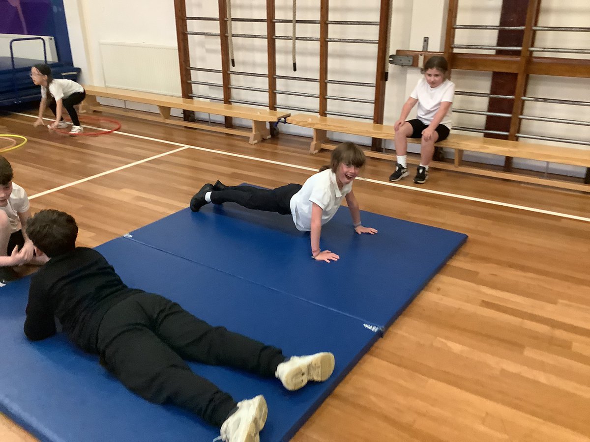 ReinwoodJuniors's tweet image. #RJS4D did a great job of completing an intense fitness circuit in PE #RJSPE