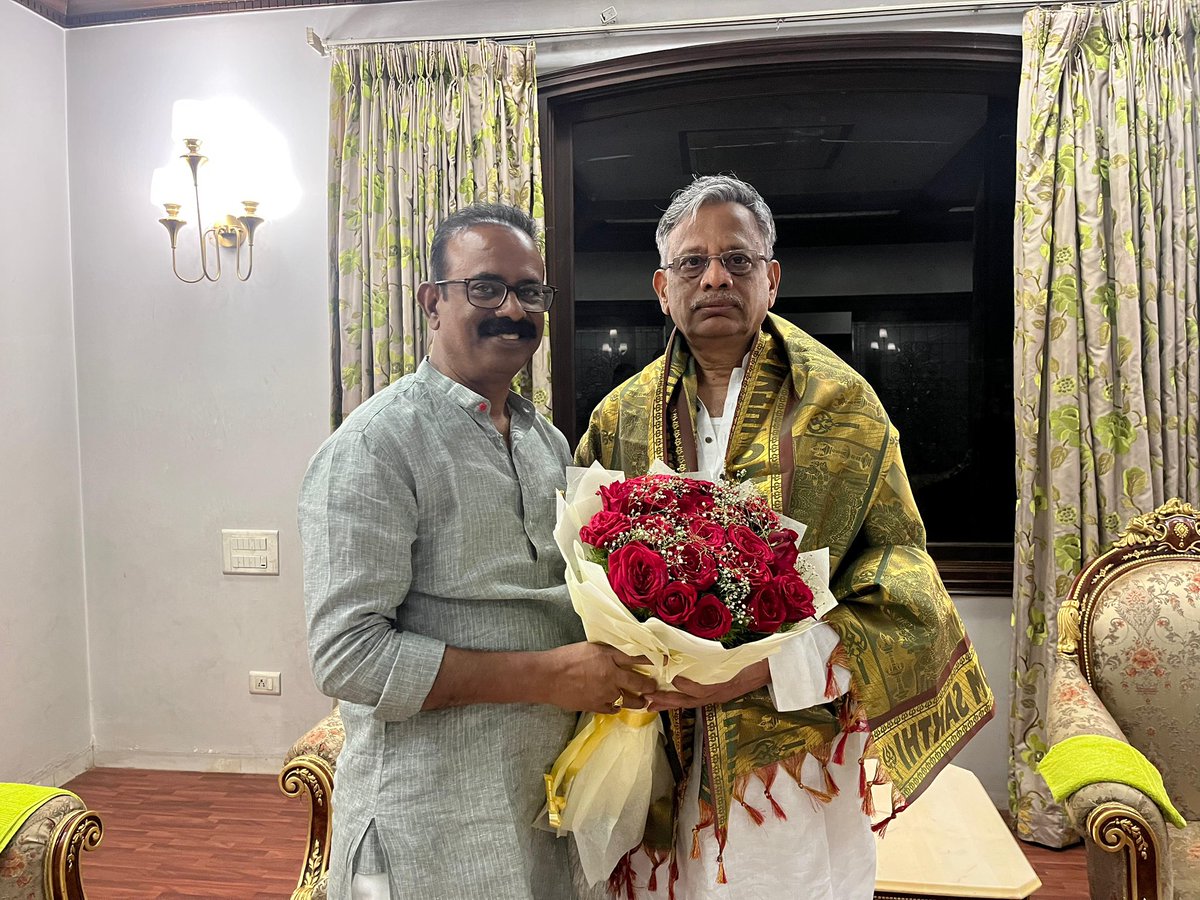 NarsaiahBoora's tweet image. 🙏 విజయ క్రాంతి పత్రిక ఛైర్మన్ గారిని మర్యాదపూర్వకంగా కలిసి శుభాకాంక్షలు తెలియజేశాను.
ఈ సందర్భంగా పత్రిక అభివృద్ధి, సమాజానికి మరింత ఉపయోగపడే విధంగా జరగబోయే కార్యక్రమాలపై చర్చించాము.

#VijayaKranthi #Leadership #BJP #Telangana
@BJP4Telangana @BJP4India @chshekharbjp @iamabhaypatil…