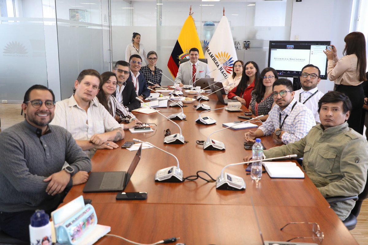 #AsambleaEc2025|

Comisión Calificadora analiza iniciativa popular para la regulación y uso del cannabis en Ecuador

#Boletin

asambleanacional.gob.ec/es/noticia/109…