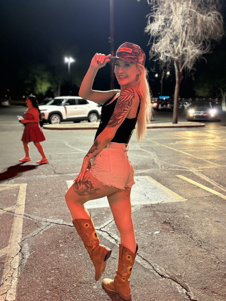 AuroraRaelynn's tweet photo. F4F ? Shout out for the shout out. #SellingContent #Fans #shoutout #promogirl https://t.co/YRlLfA2O9q