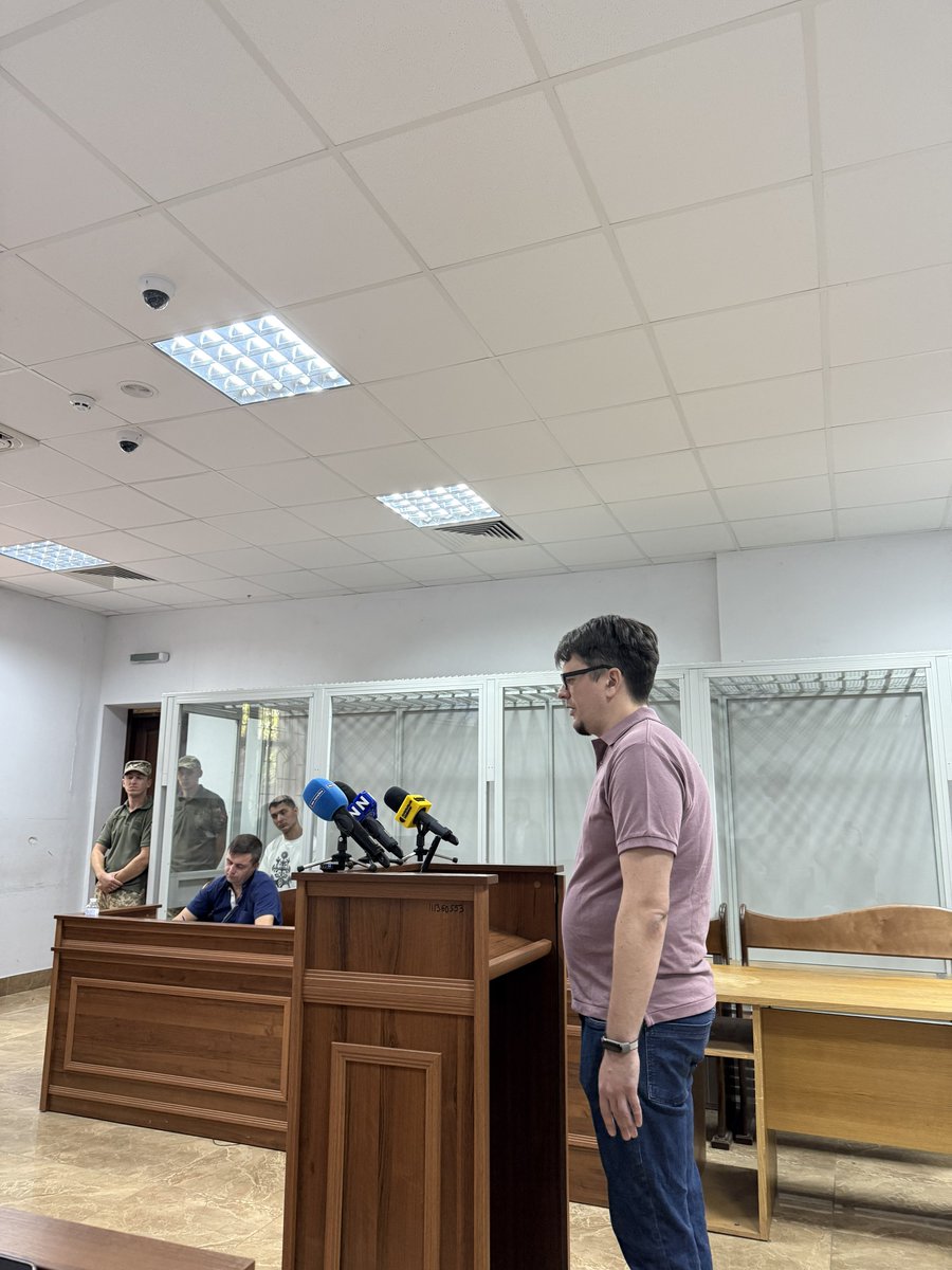 SymorozOfficial's tweet image. Справа вбитого на станції столичного фунікулера Максима Матерухіна.
З майже місячною перервою сьогодні відбулося продовження судового слухання по суті справи щодо вбивства на верхній станції столичного фунікулера неповнолітнього Максима Матерухіна пʼяним співробітником УДО…