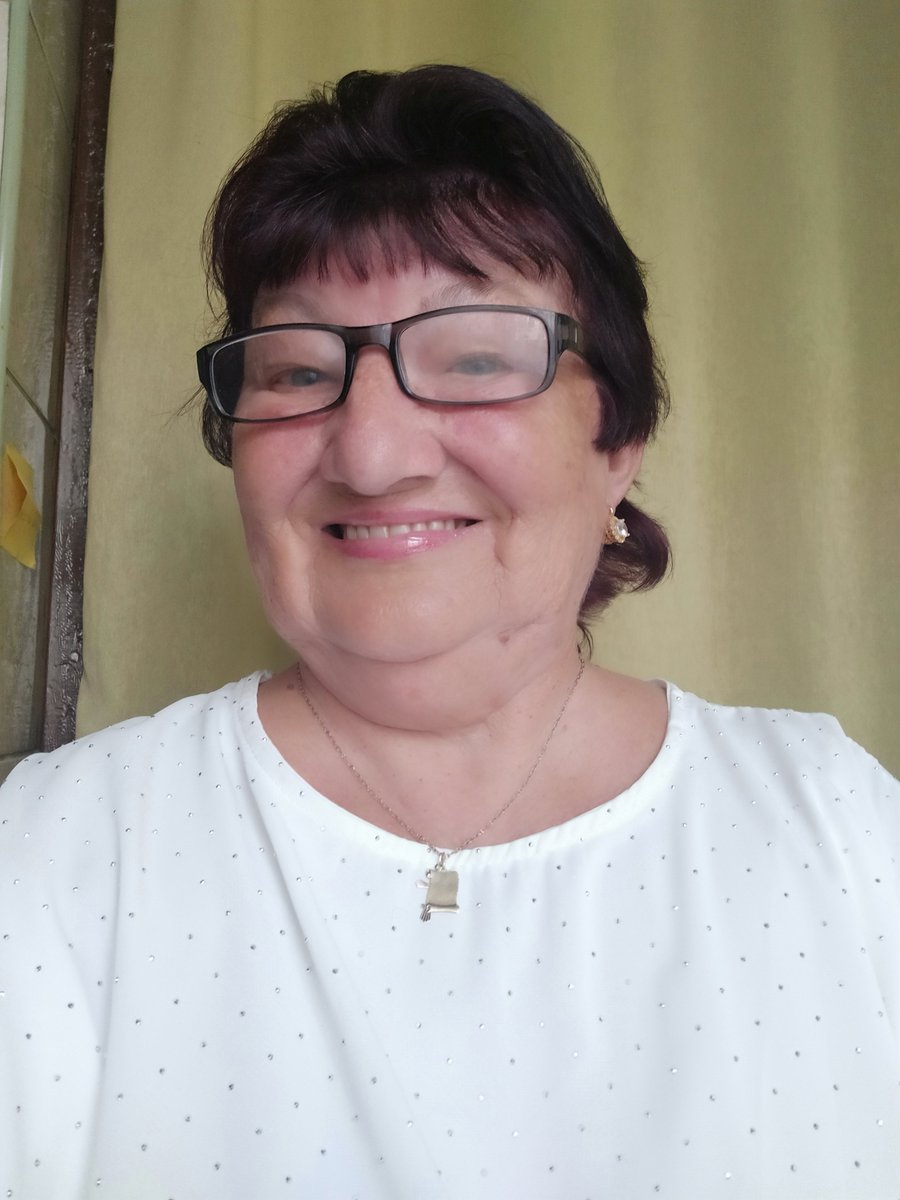 My beloved sweethearts. Even though we sometimes don't see the sun, let's at least keep a smile, because let's not let anyone take that away from us. I wish you a beautiful afternoon, my dear friends. 😘🌹❤️😆