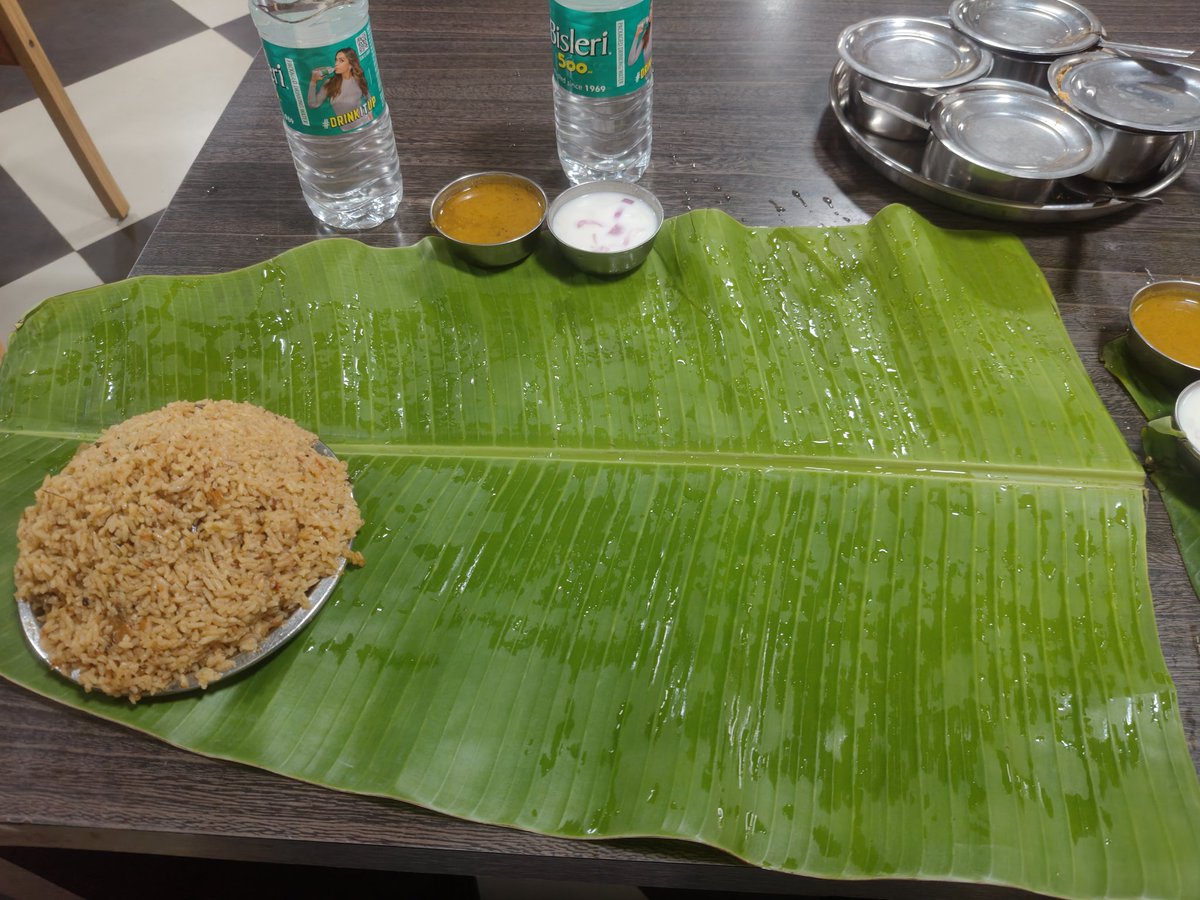📍 Annapoorna Hotel, Gandhi Bazar

🐑
Mutton Biryani was surprisingly too good.

Skipped Navayuga, and didn't regret it.

Chilly chicken was dry and soya sauce was overwhelming.

Chicken 64 was okay okayish.

Pappu anna was yum. 😋