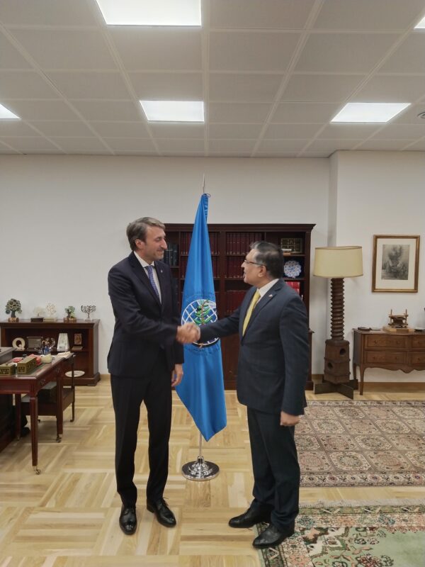 🇵🇰🤝 Pakistan has officially expressed its intention to join the International Agreement on Olive Oil and Table Olives (2015) during a meeting at the IOC HQ in Madrid.
Another step towards global olive cooperation 🌍
Read more 👉 internationaloliveoil.org/pakistan-expre…
#OOWC #OliveOil