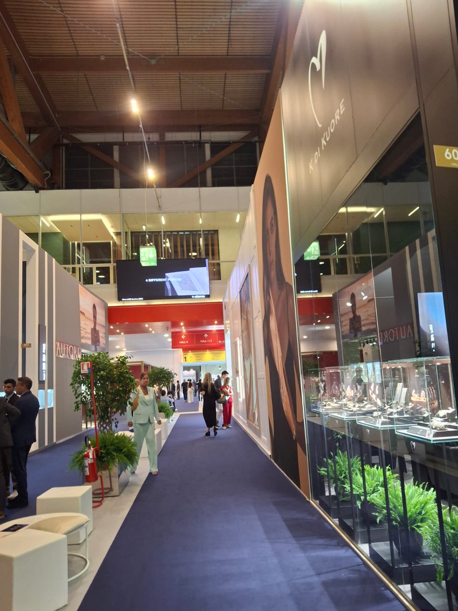 #VicenzaOro #VOS25 tuvo lugar del 5 al 9 de septiembre con las últimas novedades de joyería made in Italy. <a href="/ITAtradeagency/">Italian Trade Agency</a> organizó un incoming con presencia de buyers de Argentina, Paraguay y Uruguay. <a href="/ItalyinARG/">Italy in Argentina</a> <a href="/ItalyinPy/">Embajada de Italia en Paraguay</a> <a href="/ItalyinUruguay/">Italy in Uruguay</a> #IEGexpo #craftingthefuture #vicenzaoro