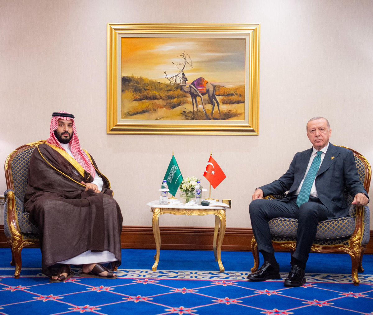 سمو #ولي_العهد يلتقي رئيس الجمهورية التركية.
#محمد_بن_سلمان_في_قمة_الدوحة