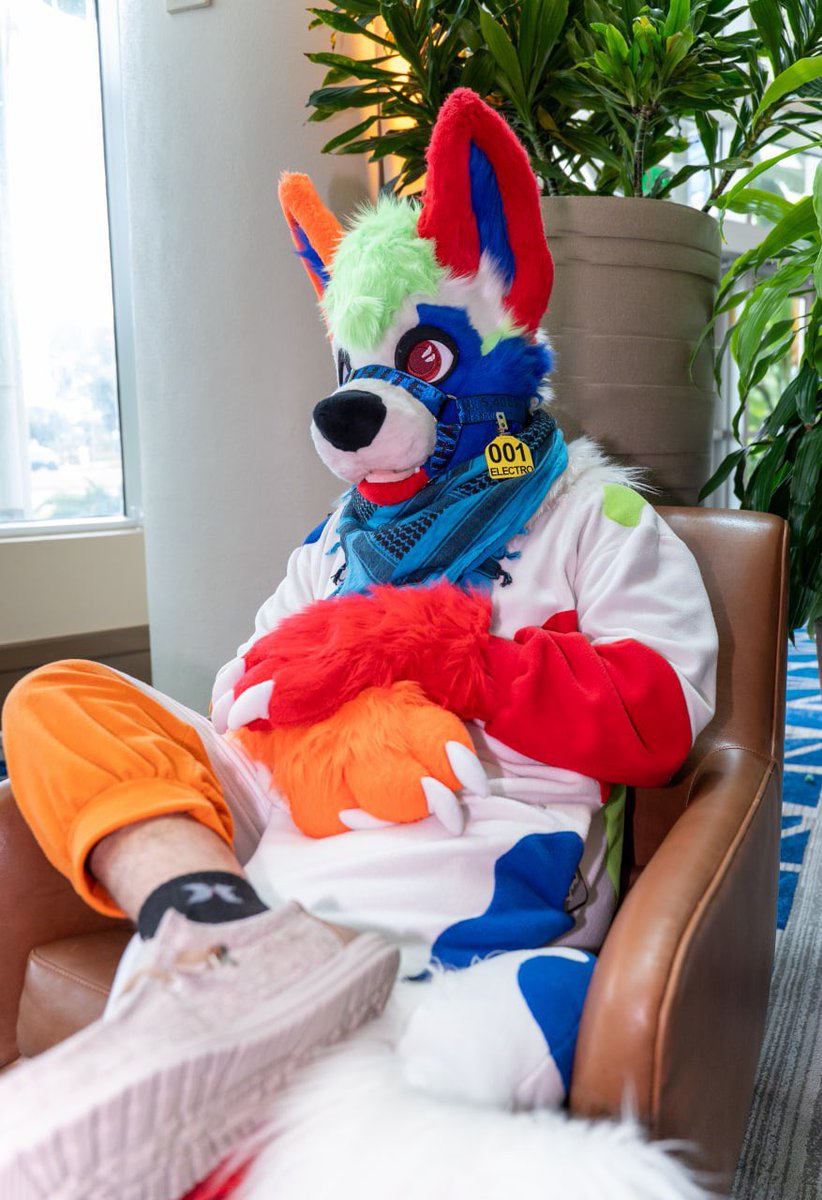 Me waiting for someone to bring me skittles😂
📸 <a href="/ImBlyze/">Blyze</a>
Suit maker <a href="/SummoningStudio/">🔮 Summoning Studios 🔮</a>