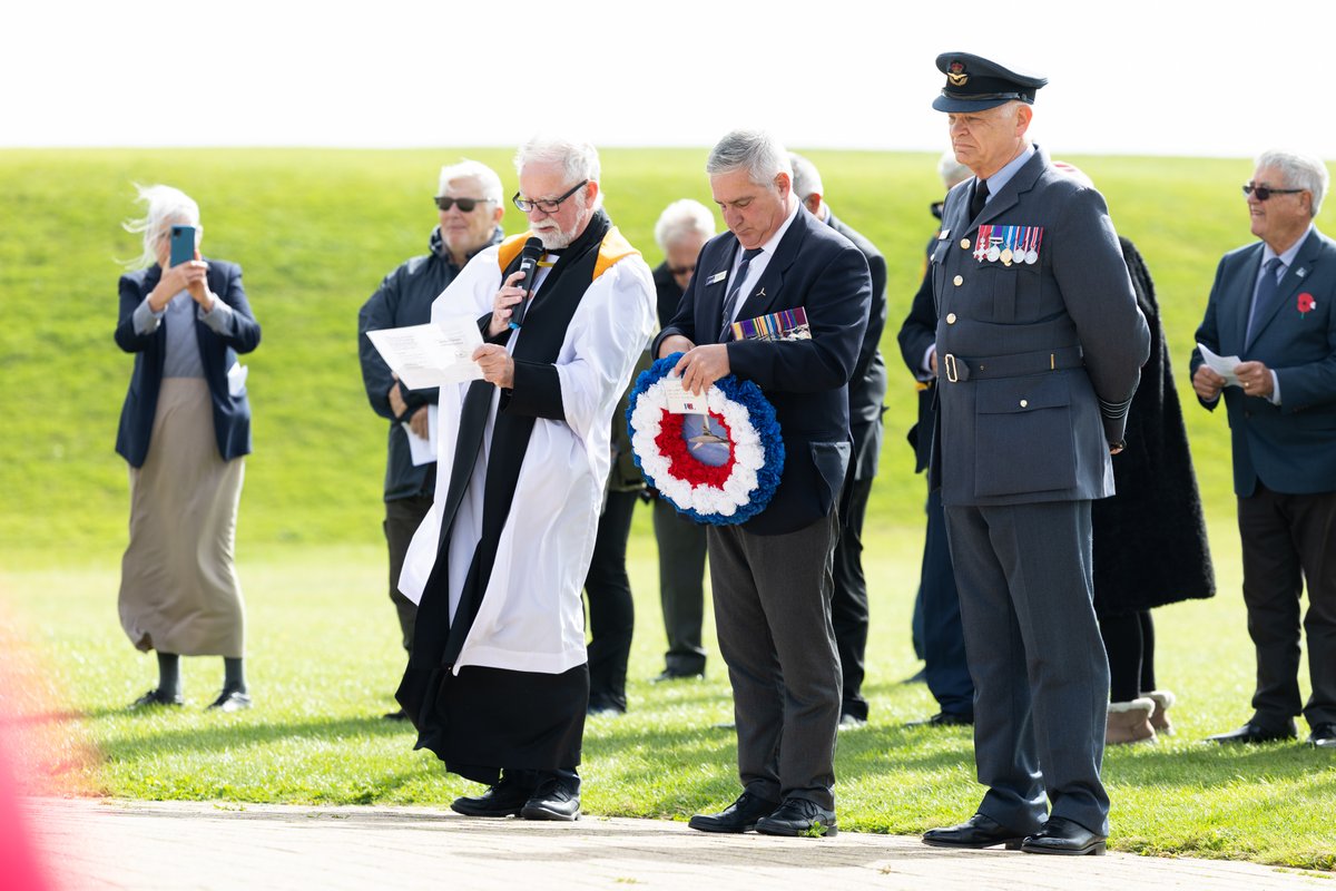 RoyalAirForce's tweet image. A #BattleofBritain day service to commemorate the RAF’s success in the aerial battle between July and October 1940, took place at Capel-le-Ferne in Kent. Remembering ‘The Many’ who helped &apos;The Few.’

#LestWeForget