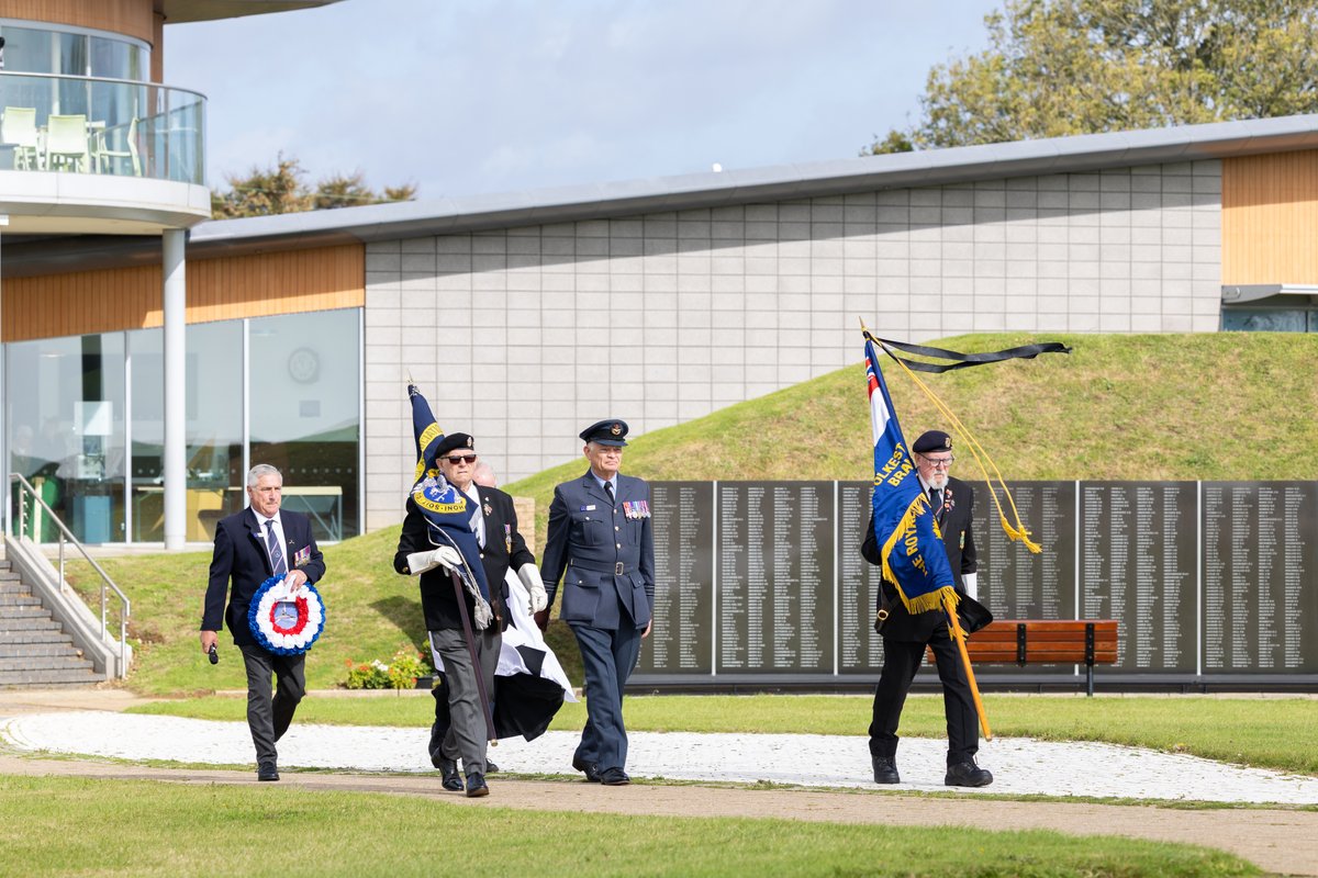 RoyalAirForce's tweet image. A #BattleofBritain day service to commemorate the RAF’s success in the aerial battle between July and October 1940, took place at Capel-le-Ferne in Kent. Remembering ‘The Many’ who helped &apos;The Few.’

#LestWeForget