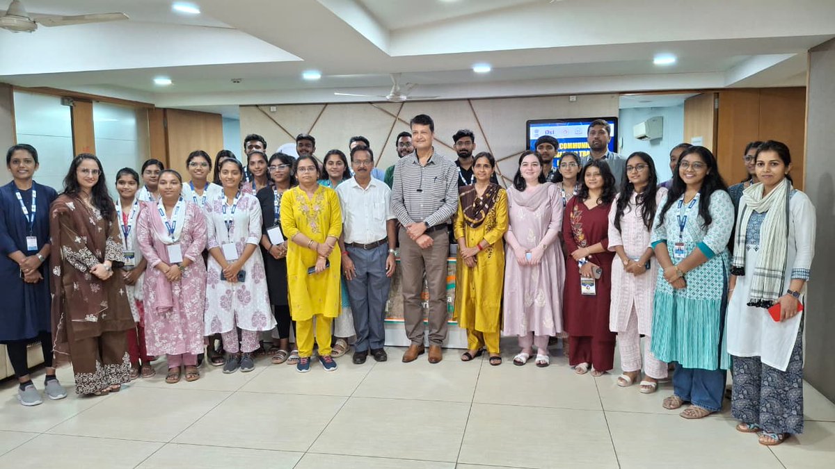 maitripatel4419's tweet image. Empowering the next generation of science communicators! 
@InfoGujcost proud to have hosted 20 @iitegandhinagar students for an intensive 60-hour #Training program. The program structured into four thematic #modules, integrating #conceptual knowledge with practical learning.