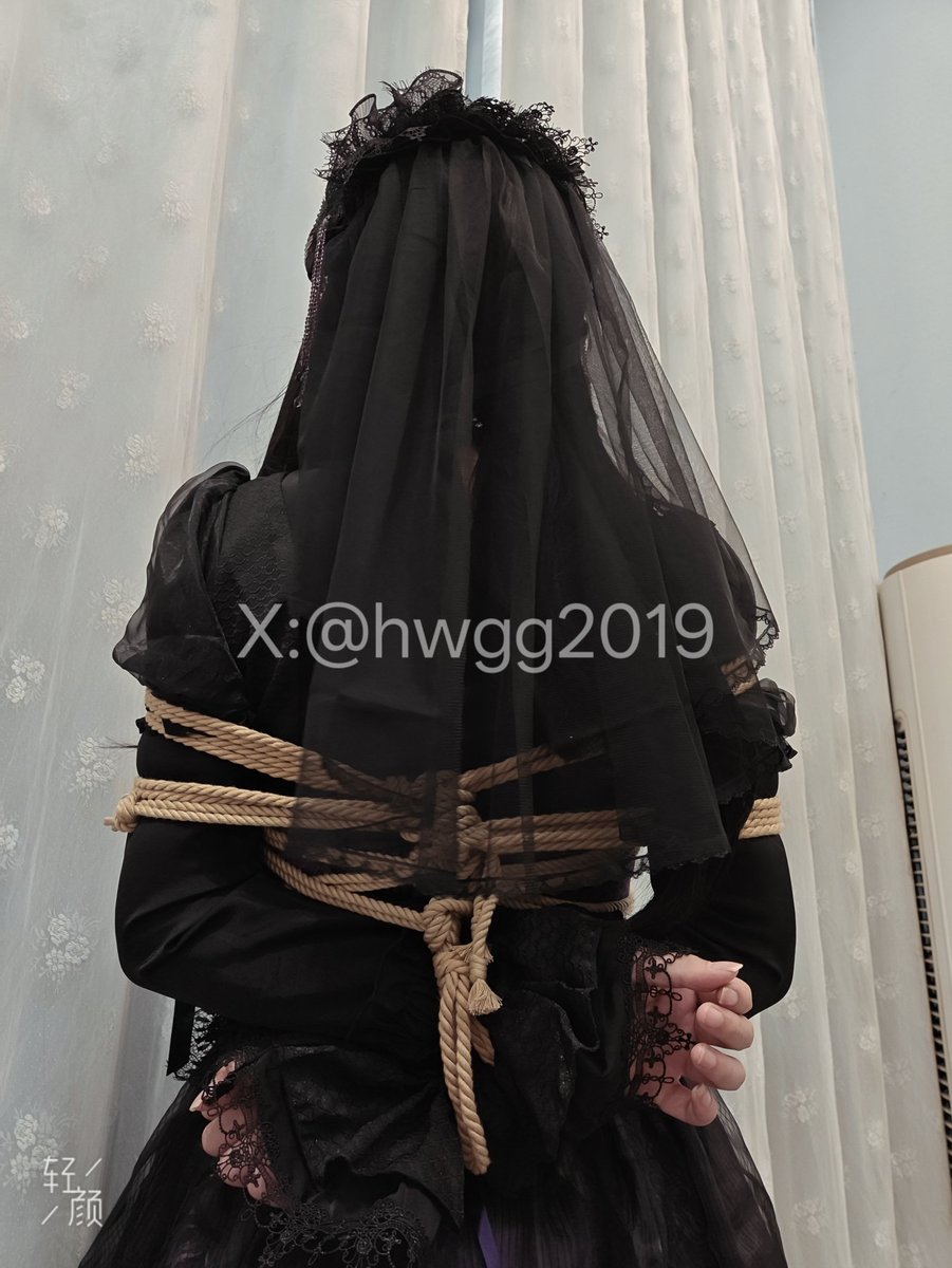 9.13组织的线下聚会现场作品
🪢： <a href="/hwgg2019/">幻物公馆</a> 
modol： <a href="/Ayanamirei_v/">月的嵐</a> 
#紧缚 #绳艺 #拘束