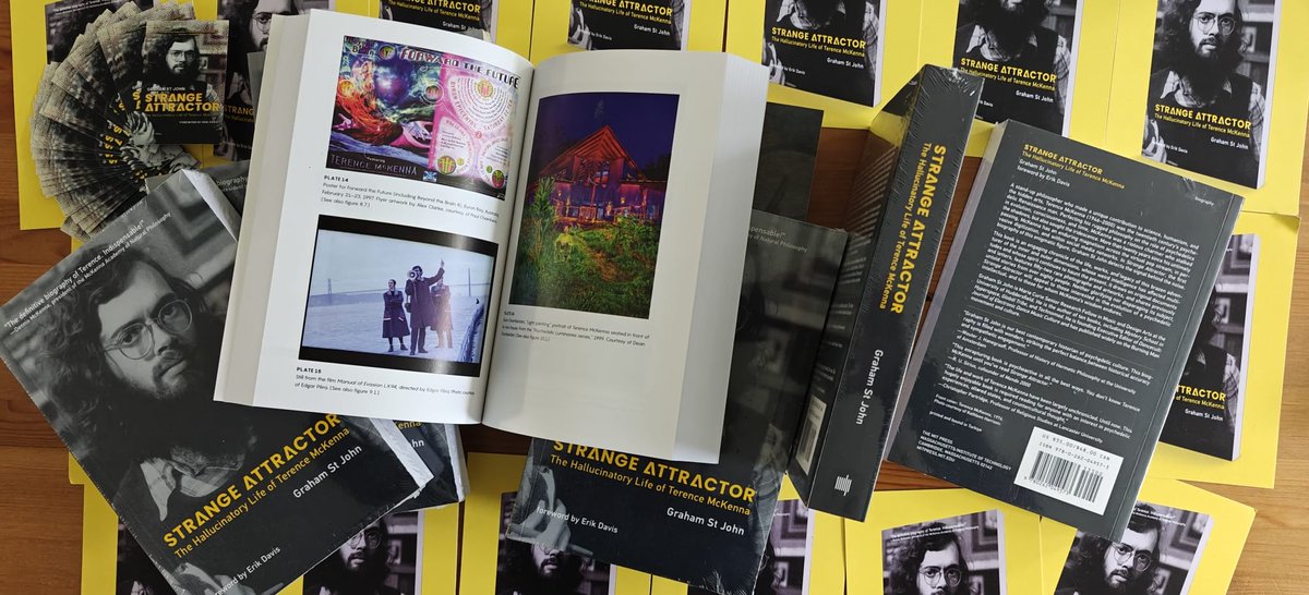 edgecentral's tweet image. Delivered! 
Strange Attractor: The Hallucinatory Life of Terence McKenna by Graham St John (Forward by Erik Davis). Advance copies look great! 

Avail Oct 7. Preorder from MIT Press mitpress.mit.edu/9780262049573/… 
Further details (praise, launches etc) at: edgecentral.net/terence-mckenn…