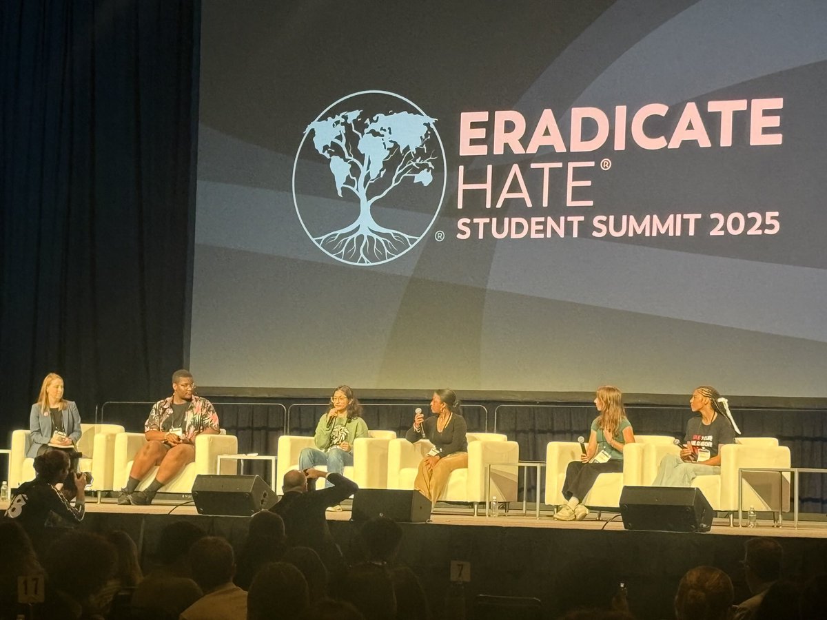 DrMillerSF's tweet photo. SF Lion🦁Aanya Angadi is representing SF and SHOUT ⁦@EradicateHate_⁩ Global Summit. Aanya is sharing how our Lion Learners are spreading kindness and acceptance on our campus 💚 and in our world! 🌎 ⁦@SouthFayetteSD⁩ #SFLionPride #eradicatehate https://t.co/r5buqkCvIT