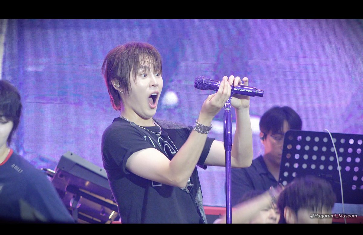 250914 하성운 썸데이페스티벌 

두컷만화 하성운 ㅋㅋㅋㅋㅋㅋㅋ
😄😄 딸깍 똑💥…………😲😲

#하성운 #HASUNGWOON