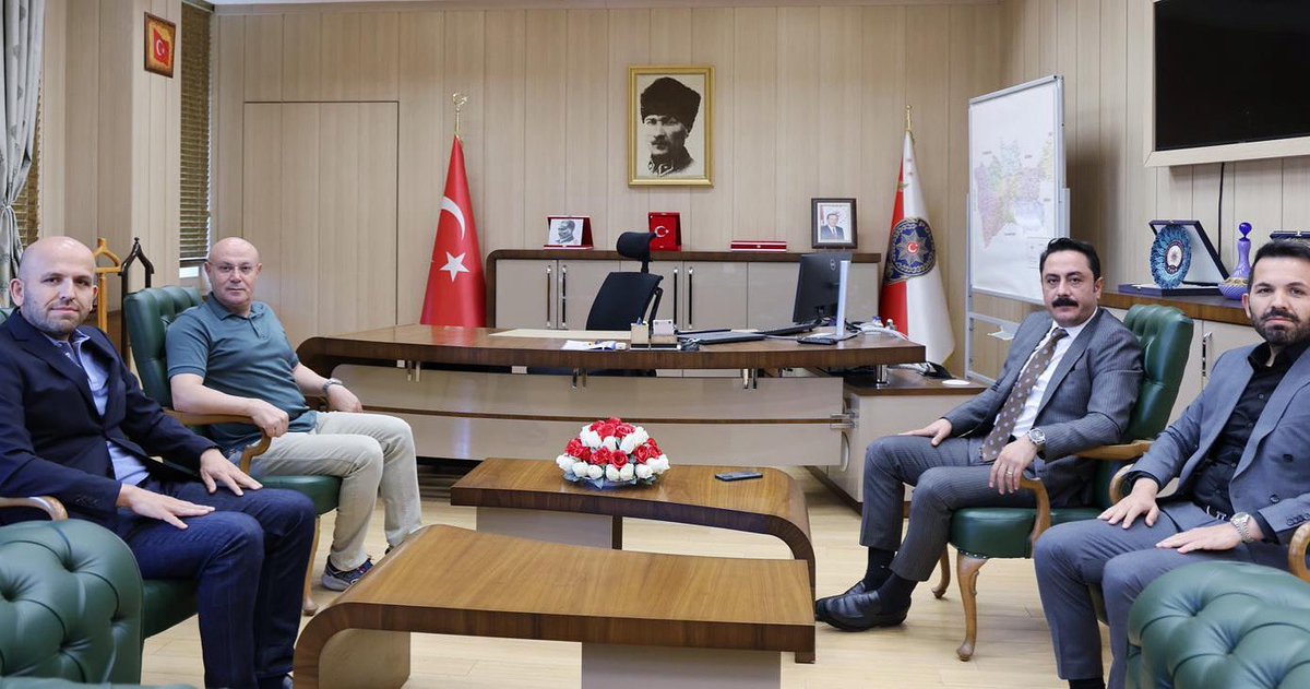 Mardin İl Emniyet Müdürümüz Sayın Cebrail BUĞDAY’a tayin olması sebebiyle Mardin Cumhuriyet Başsavcı Vekili Sayın Serkan ŞAHBAZ’la  birlikte veda ziyaretinde bulunduk.

Değerli Müdürümüze Yeni görevinde başarılar dileriz.

<a href="/MardinEmniyeti/">Mardin Emniyet Müdürlüğü</a> 
<a href="/EmniyetGM/">Türk Polis Teşkilatı</a>