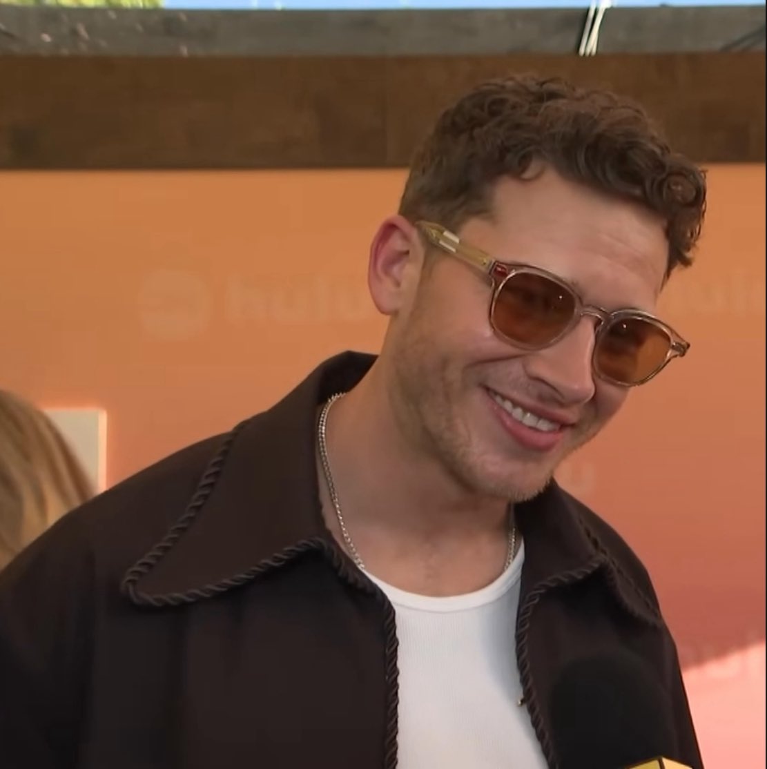 If he looked at me like this I would not be able to concentrate