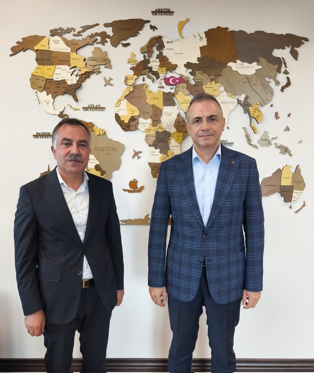 Dr.M.Ejder BATUR (@mejderbatur) on Twitter photo Önceki dönem AK Parti Ağrı İl Başkanımız ve Genel Merkez Disiplin Kurulu Üyemiz <a href="/AvAbbasAydin/">Av.Abbas AYDIN 🇹🇷</a>'ı Çevre, Şehircilik ve İklim Değişikliği İl Müdürlüğü'müzde misafir ettik. Nazik ziyaretleri için teşekkür ederim. Önceki dönem AK Parti Ağrı İl Başkanımız ve Genel Merkez Disiplin Kurulu Üyemiz <a href="/AvAbbasAydin/">Av.Abbas AYDIN 🇹🇷</a>'ı Çevre, Şehircilik ve İklim Değişikliği İl Müdürlüğü'müzde misafir ettik. Nazik ziyaretleri için teşekkür ederim.