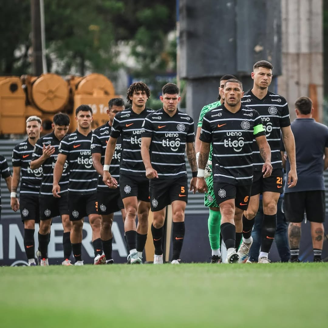 Teniendo en cuenta todas las competencias, ayer fue el 5to partido en el año donde #Olimpia recibió  cuatro goles de un rival:

4-0 vs Velez 
4-3 vs Trinidense
4-1 vs Racing
4-0 vs Guarani
4-0 vs Nacional