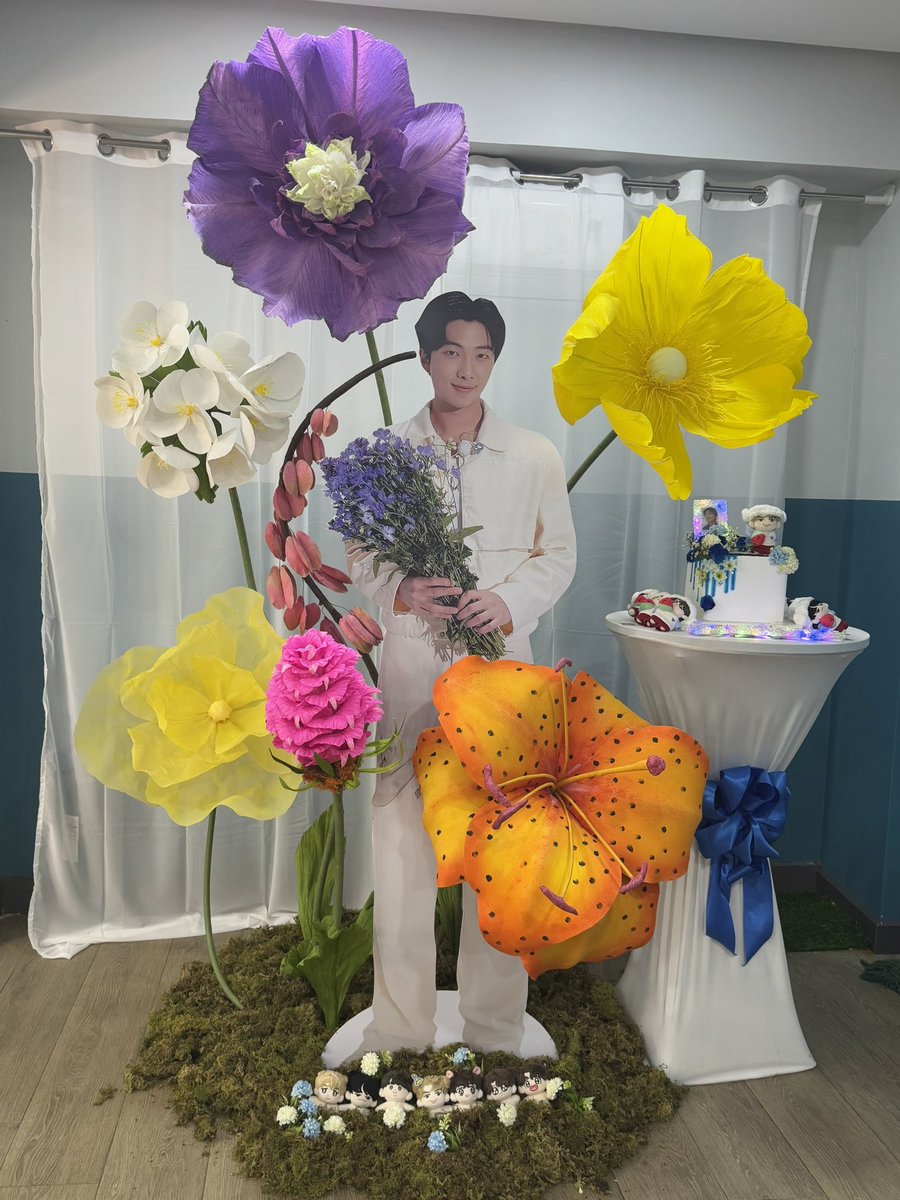 smol_kia's tweet photo. You are our solace, Joon.
Thank you for the wisdom and artistry you’ve shared with us. Happy Birthday

Another beautiful memory made, thank you everyone 🌿

2/7 

#Azure_RM #BluePolarMakati #RMDAY2025 https://t.co/vZp2GirgDZ