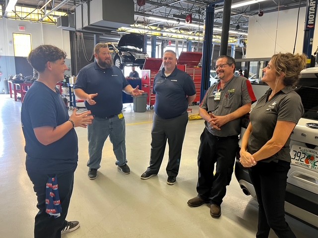 PinellasTech's tweet photo. Pinellas Technical College – St. Petersburg campus proudly welcomed Walker Ford, Feran Ford, AutoNation, and Karl Flammer Ford to the MAST 1 and MAST 2 programs!
#PTCProud #OnePTC #MAST #Ford #OpportunityStartsHere https://t.co/dbOz6U6rX8