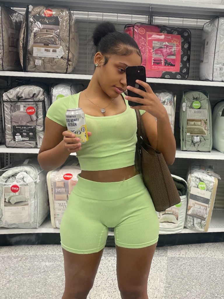 💎 pretty gangsta .. (@wifeoftay) on Twitter photo 